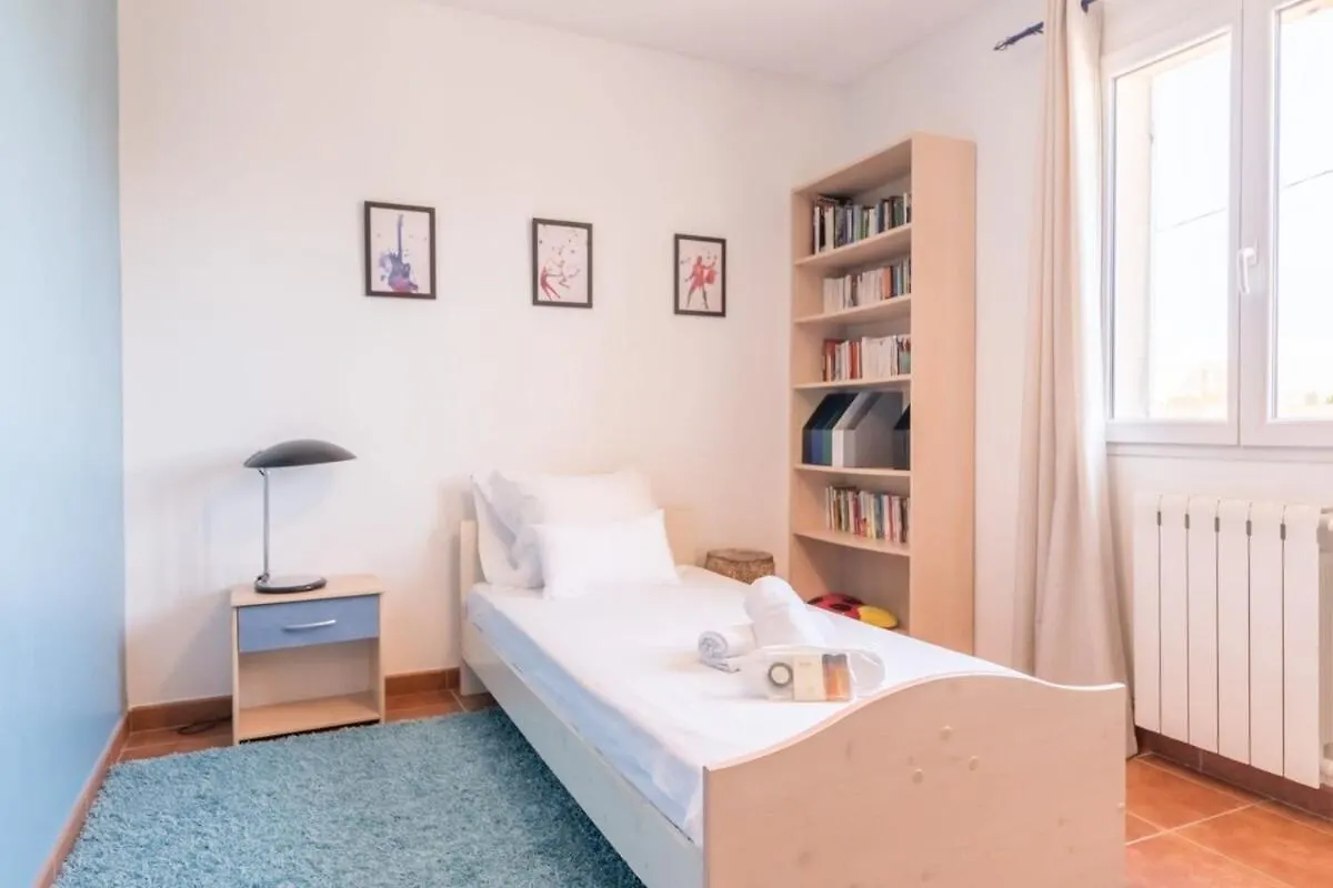 BELLE MAISON FAMILIALE PROCHE DU CENTRE-VILLE D'AVIGNON WiFI GRATUIT Villa