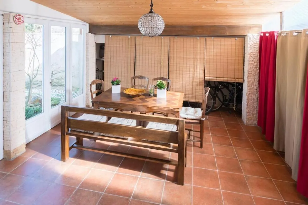 BELLE MAISON FAMILIALE PROCHE DU CENTRE-VILLE D'AVIGNON WiFI GRATUIT 0*, Avignon France