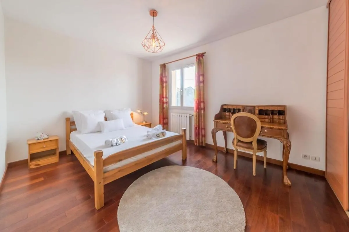 Villa BELLE MAISON FAMILIALE PROCHE DU CENTRE-VILLE D'AVIGNON WiFI GRATUIT